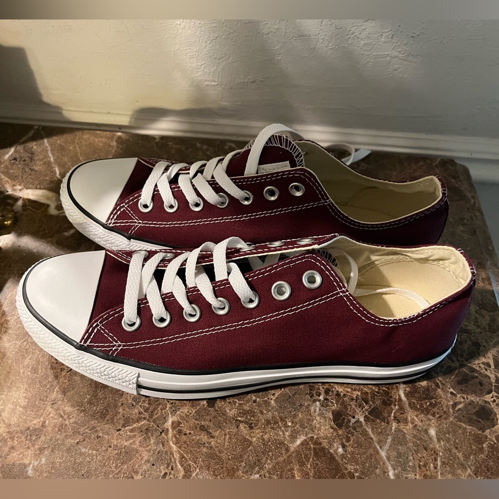Maroon All-Star Converse men’s Low-Top Sneakers 9M /11W
